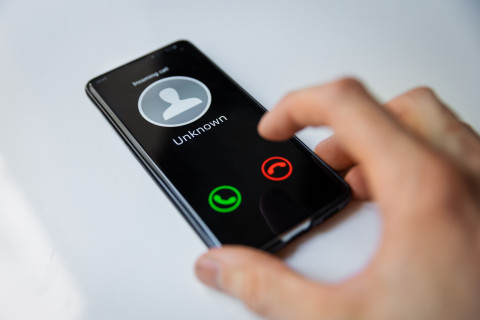 Telefon-SMS-E-Mail-Erreichbarkeit-Arbeitnehmer-Abmahnung-Ermahnung